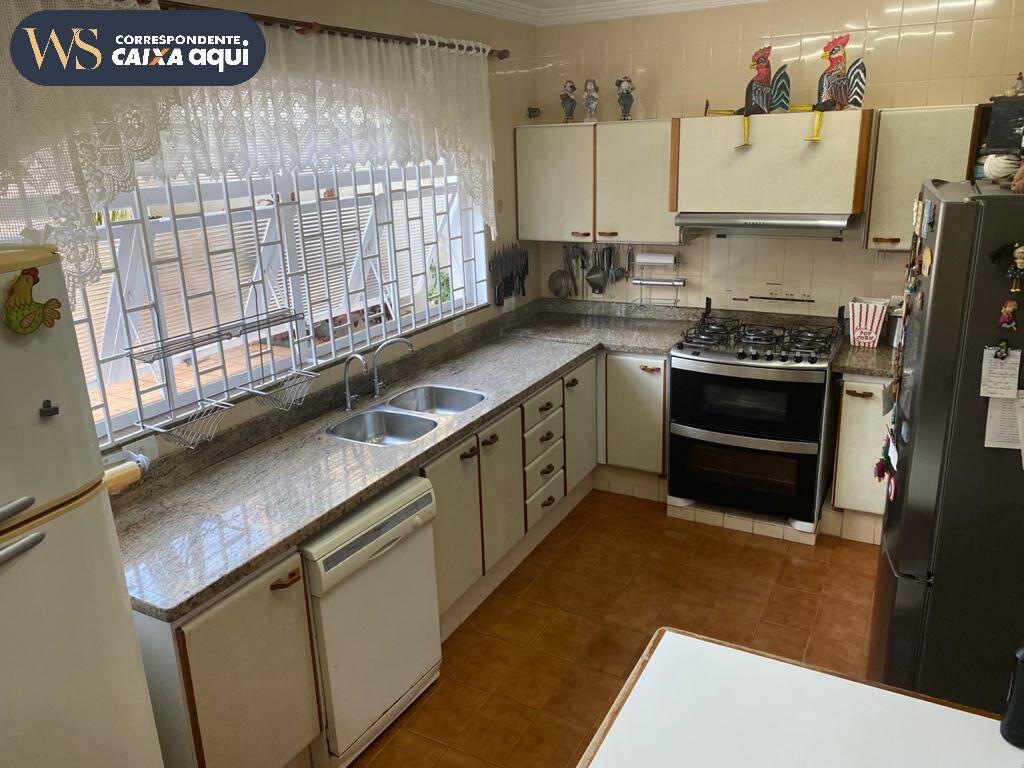 Casa à venda com 4 quartos, 280m² - Foto 4